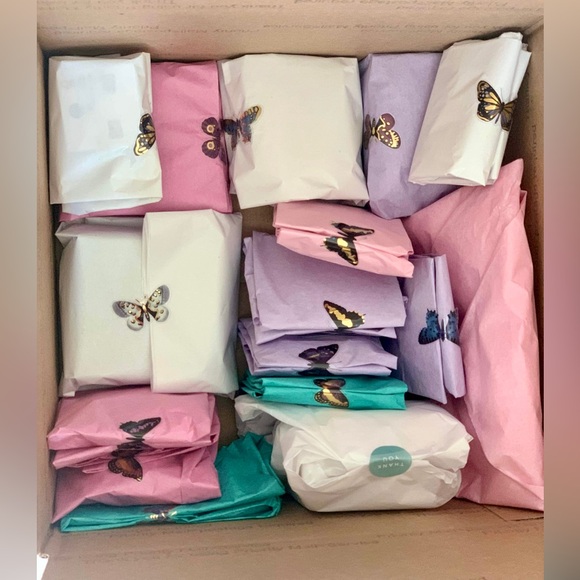 Large MYSTERY Box containing charming accessories and high-quality skincare… - Picture 2 of 6